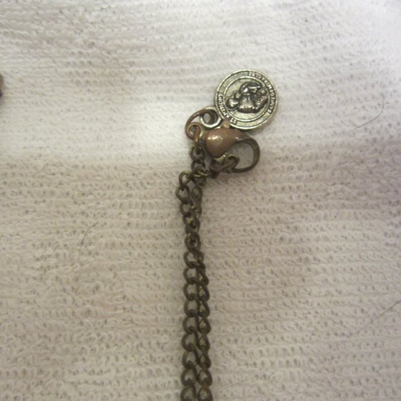 VTG RELIGIOUS PENDANTS W/CHAINS, PRICE IS EACH - Picture 6 of 10